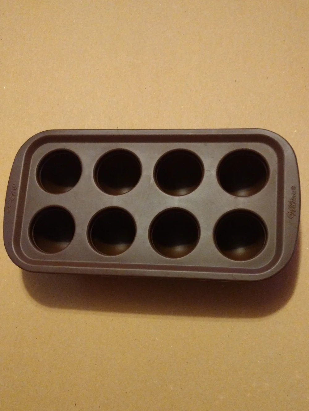 Wilton Brown Silicone 8-Cavity Muffin/Cupcake Tray